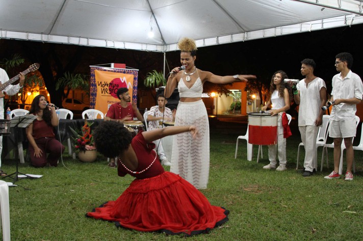 Apresentação do Yorubloco durante a abertura do Novembro Negro em Montes Claros em 2024 - Foto Ana Cláudia Mendes UFMG